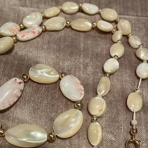 24” Mother of Pearl Necklace Vintage 80’s